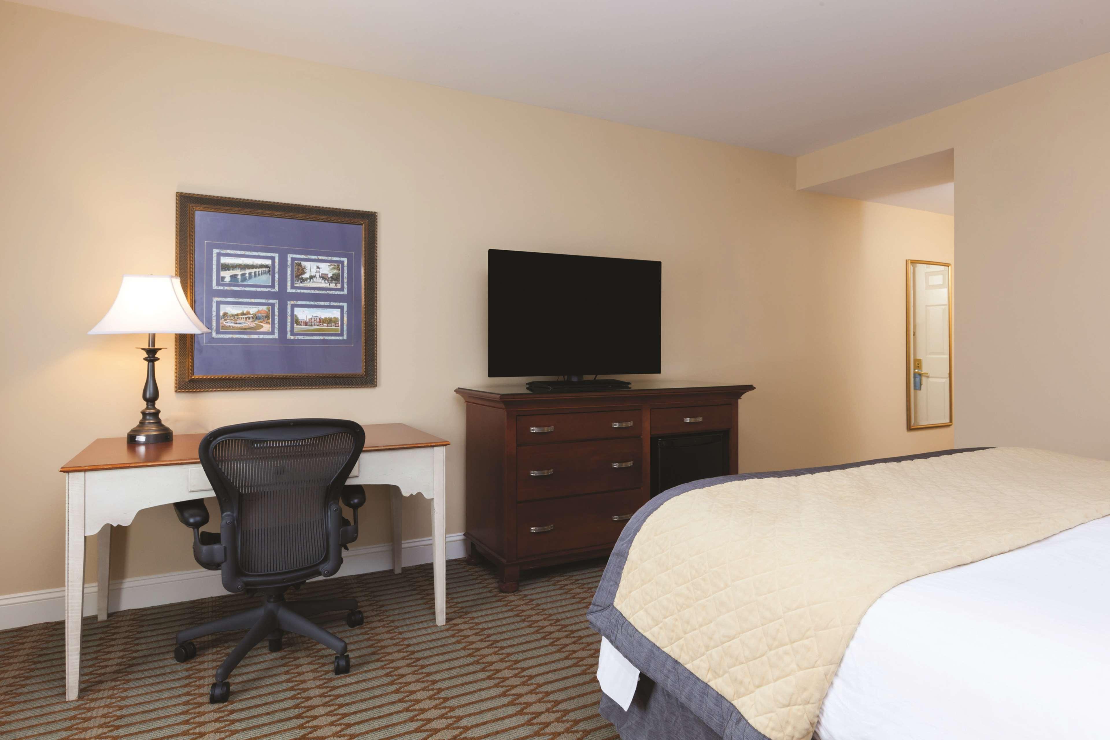 Virginia Crossings Hotel, Tapestry Collection By Hilton Glen Allen Exterior photo