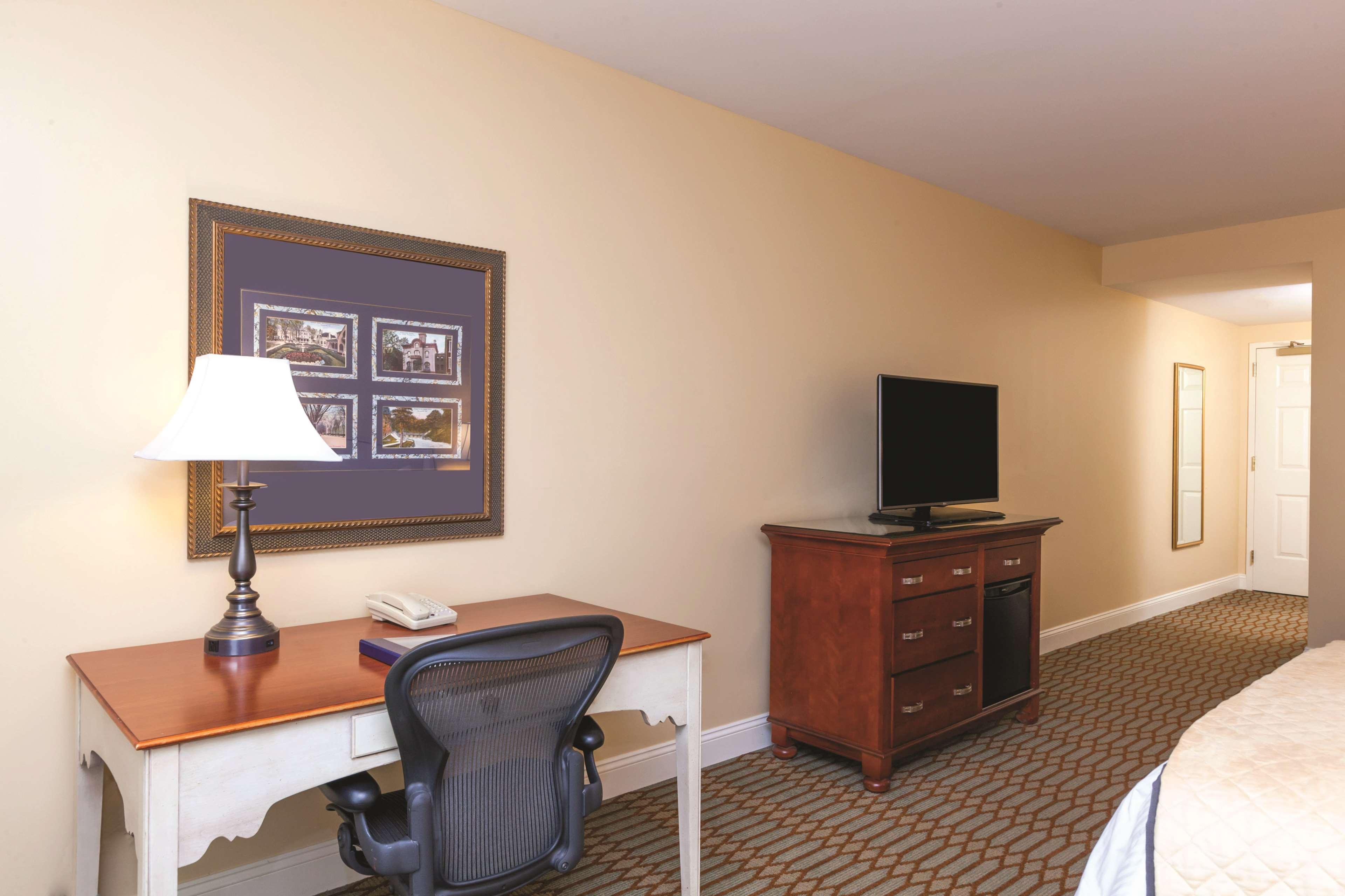 Virginia Crossings Hotel, Tapestry Collection By Hilton Glen Allen Exterior photo